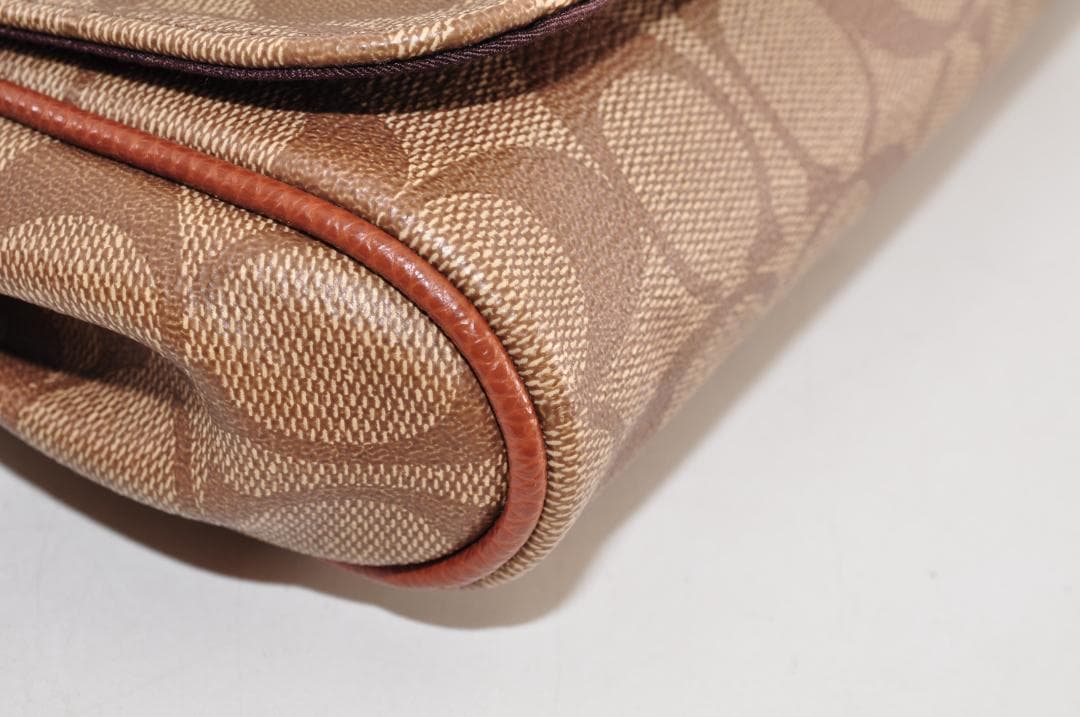 未使用 COACH コーチ シグネチャー ターンロック チェーンバッグ