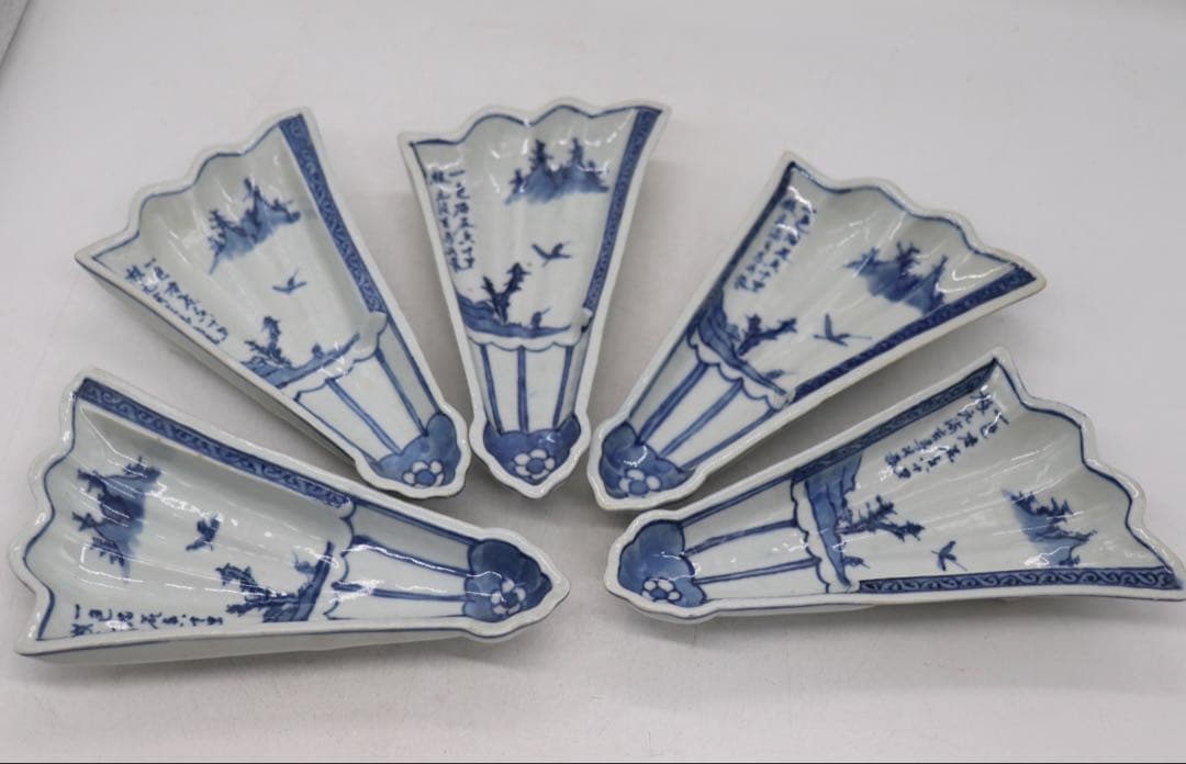 古染　半開き扇子型向付5点　山水人物紋　足付　送料込み251002 明 古染付山水文半扇形向付 十客揃 | LYAN ARTS' Collection onli