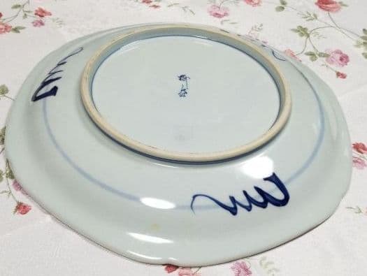 葡萄柄染め付け六角大皿陶印いり