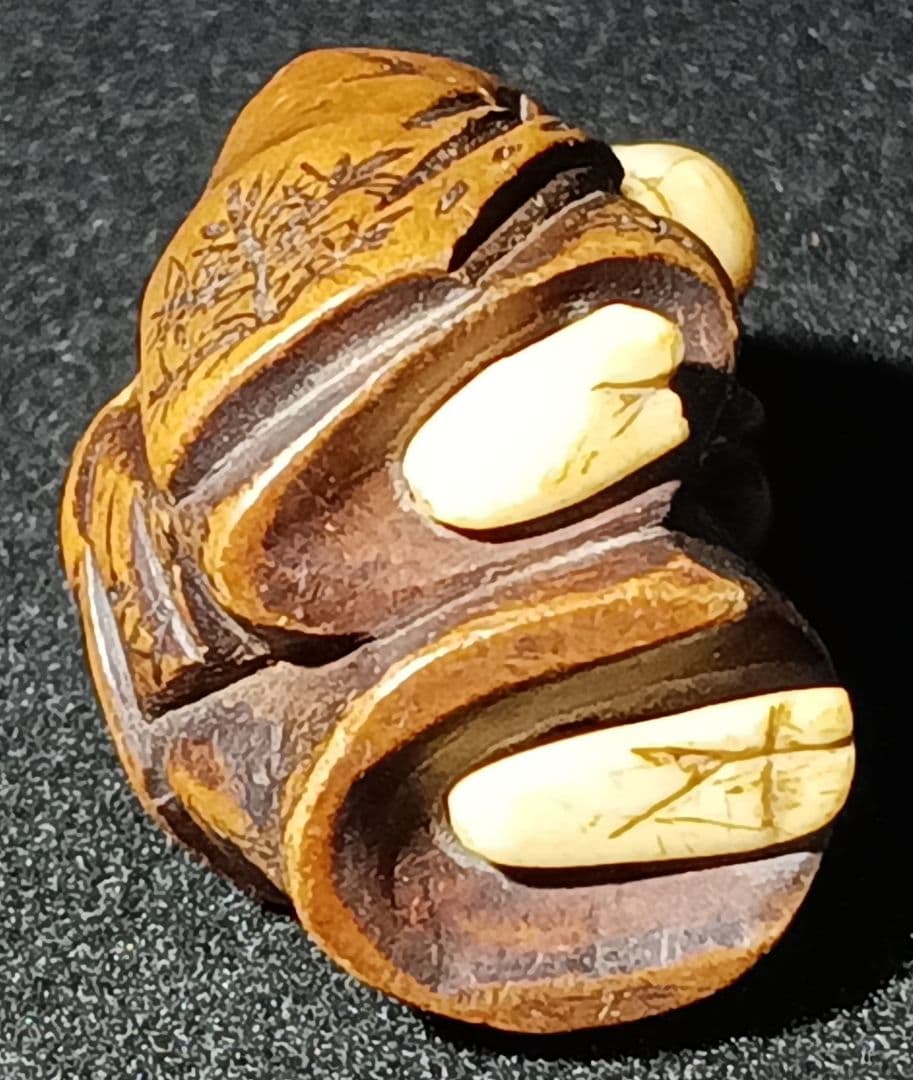 柘植彫 鯨歯 象嵌 「舌出し 三番叟」 からくり 根付 珍品 - alnobala.ae