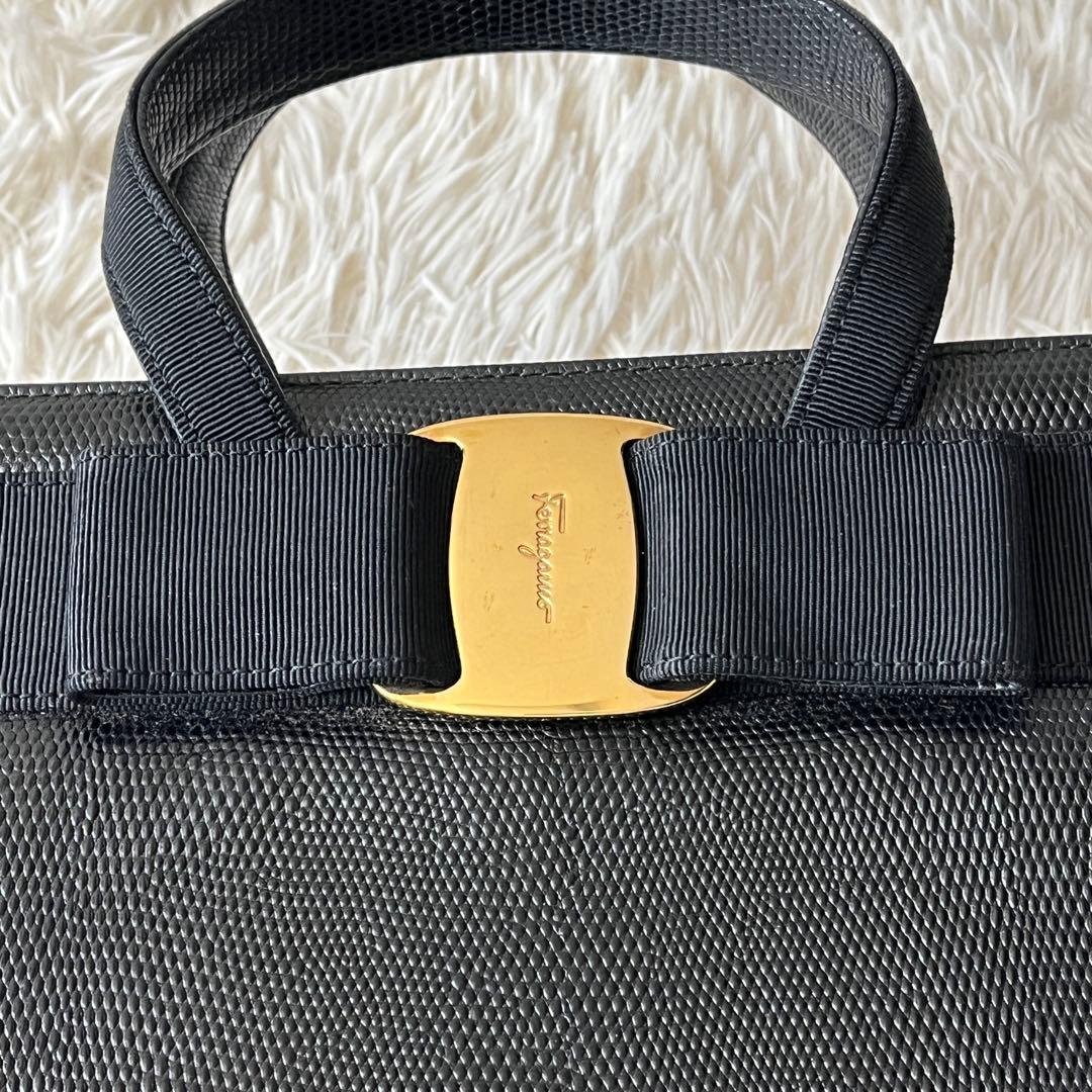 美品✨サルヴァトーレフェラガモ　ハンドバッグ　ヴァラ　VARA ブラック　レザー