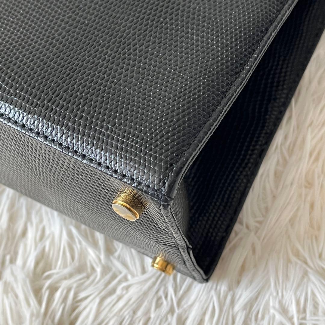 美品✨サルヴァトーレフェラガモ　ハンドバッグ　ヴァラ　VARA ブラック　レザー