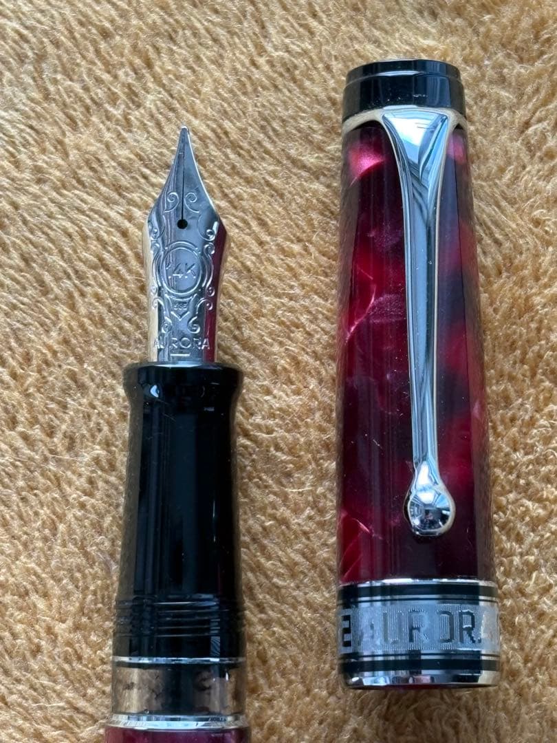 AURORA　アウロラ　オプティマ　万年筆 14K M　バーガンディ