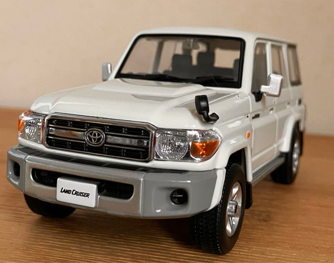 値下げ【非売品】 トヨタ　ランドクルーザー70 再販モデル　ミニカー 1/30