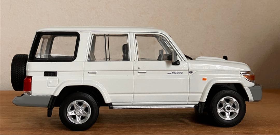 値下げ【非売品】 トヨタ　ランドクルーザー70 再販モデル　ミニカー 1/30