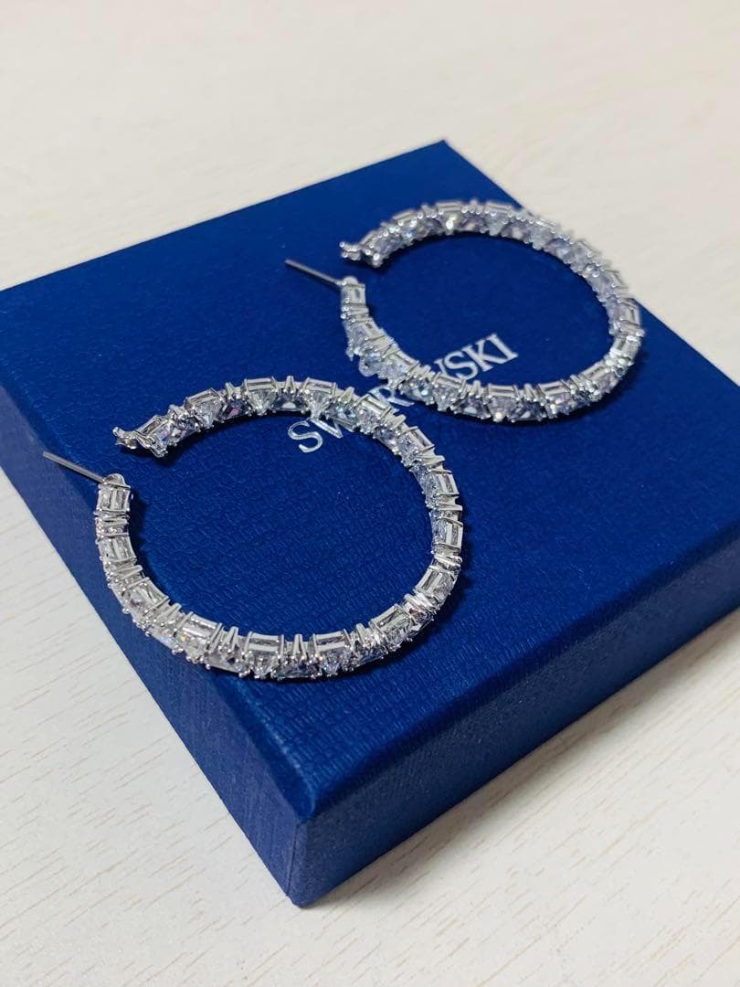 スワロフスキー Swarovski Ortyxフープピアス トライアングルカット