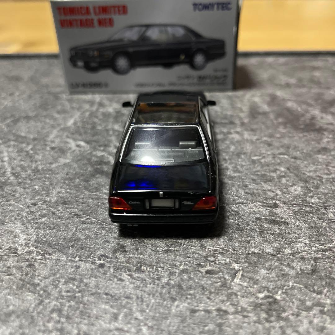 トミカリミテッド　セドリック　ミニカー