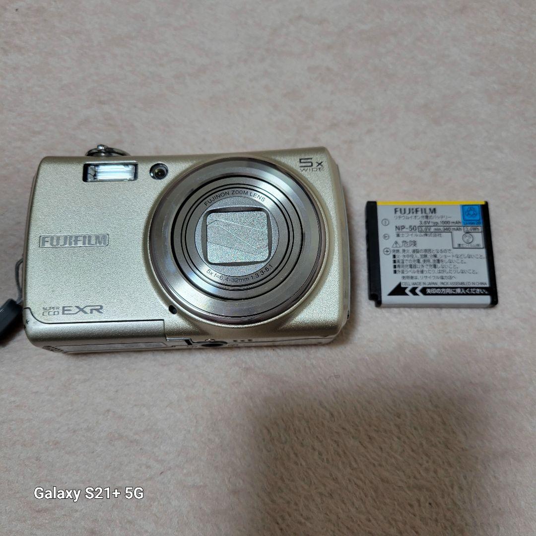 Fujifilm FinePix F200EXR シルバー中古本体のみ充電器ナシ