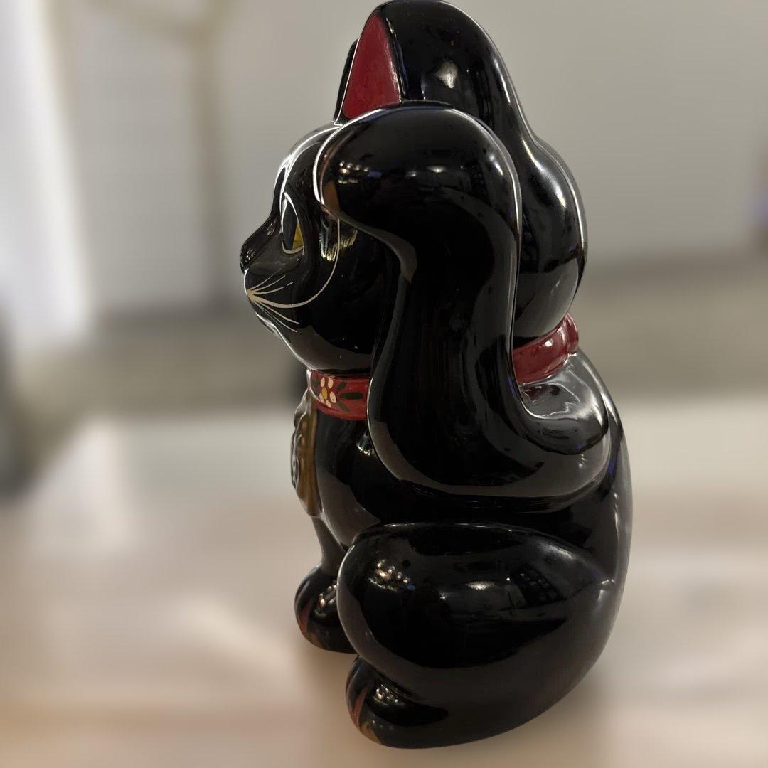 ビンテージ 黒い招き猫 陶器製 置物 貯金箱 - メルカリ