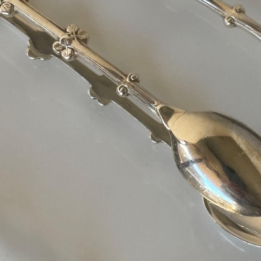 英国製 純銀 ティースプーンとシュガートング シャムロック クローバー