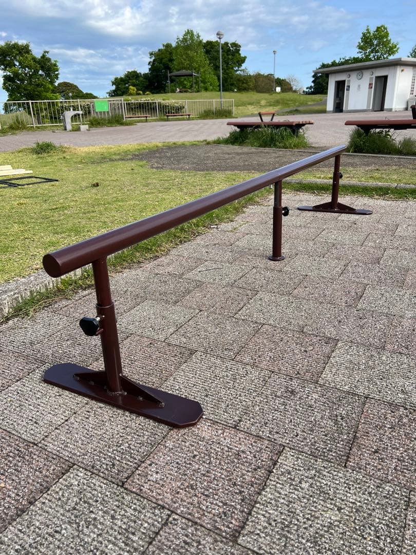 スケートボード用金属レール