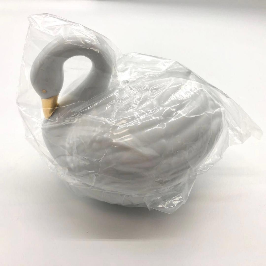 化粧品 レ メルヴェイユーズ ラデュレ 白鳥 チーク フェイスメイク メイク