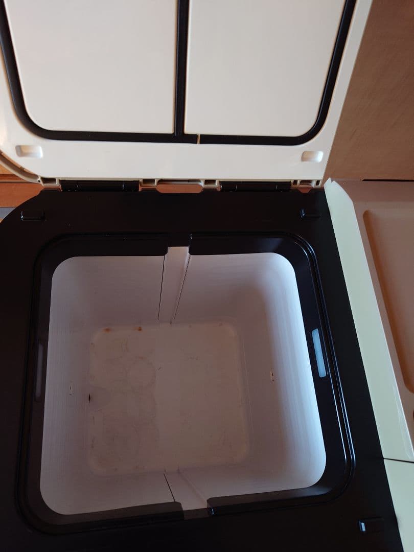 hikoki UL18DC 冷蔵庫　純正バッテリー2個付き　サンドベージュ