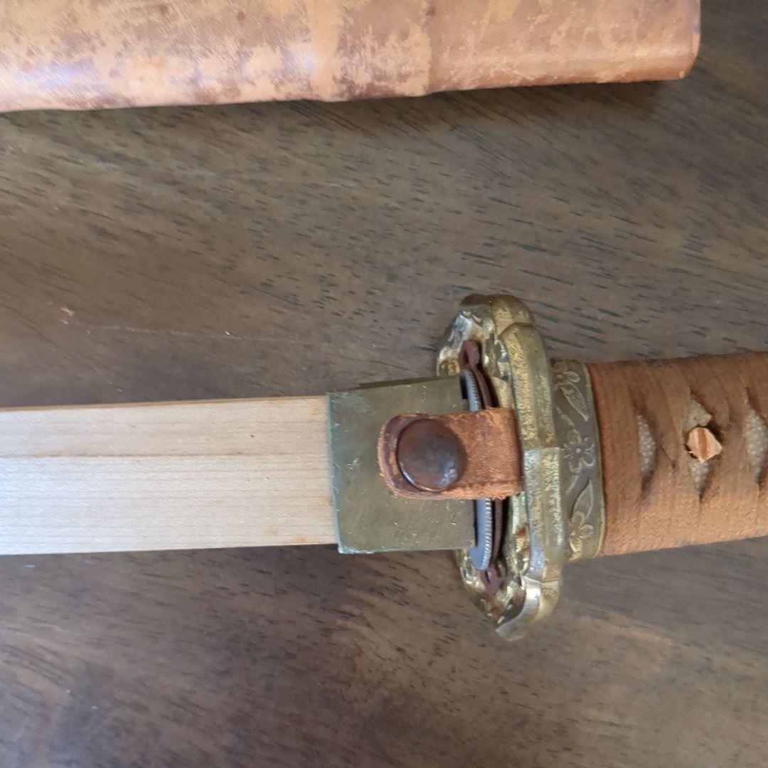 模造刀　竹光　鞣し革鞘 金属鍔(年代物)