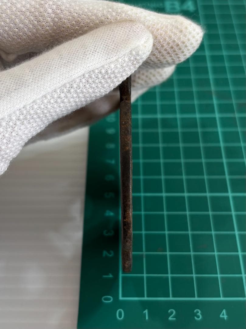 鍔(つば)　鉄製　無銘　木瓜形　日本刀　アンティーク