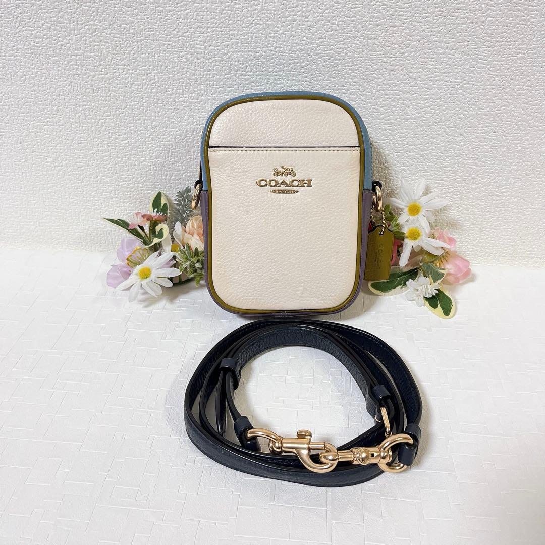 【美品】COACH ショルダーバッグ ミニバッグ スマホショルダー チャーム付き