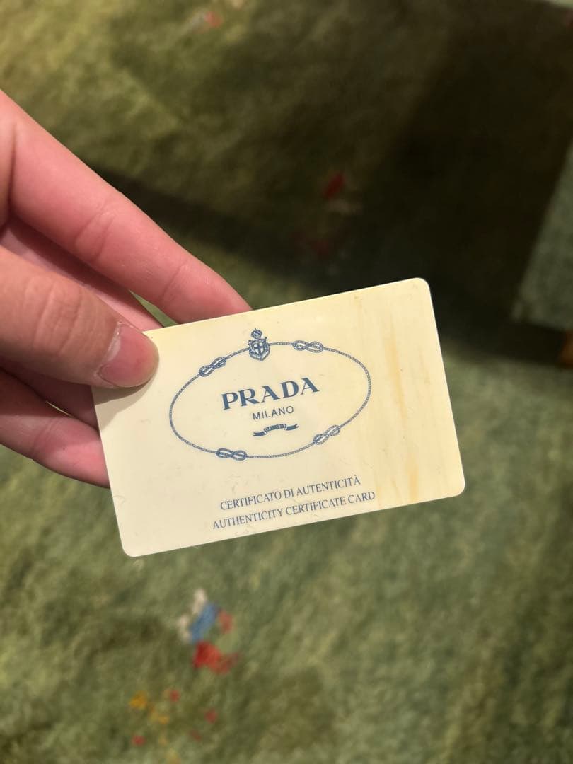 PRADA ダークブラウン 三つ折り財布　証明カード付き