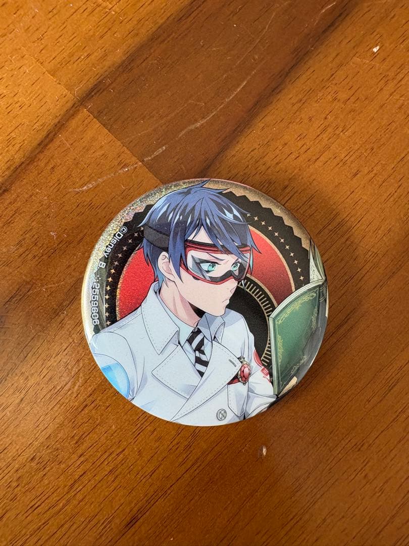 ツイステ ツイステッドワンダーランド デュース実験服缶バッジ - メルカリ