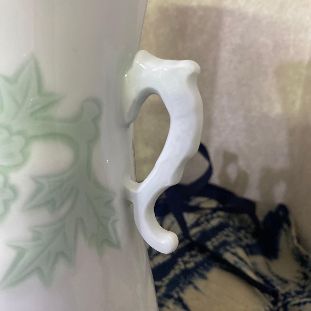 人間国宝 井上萬二 白磁緑釉牡丹文耳付花瓶