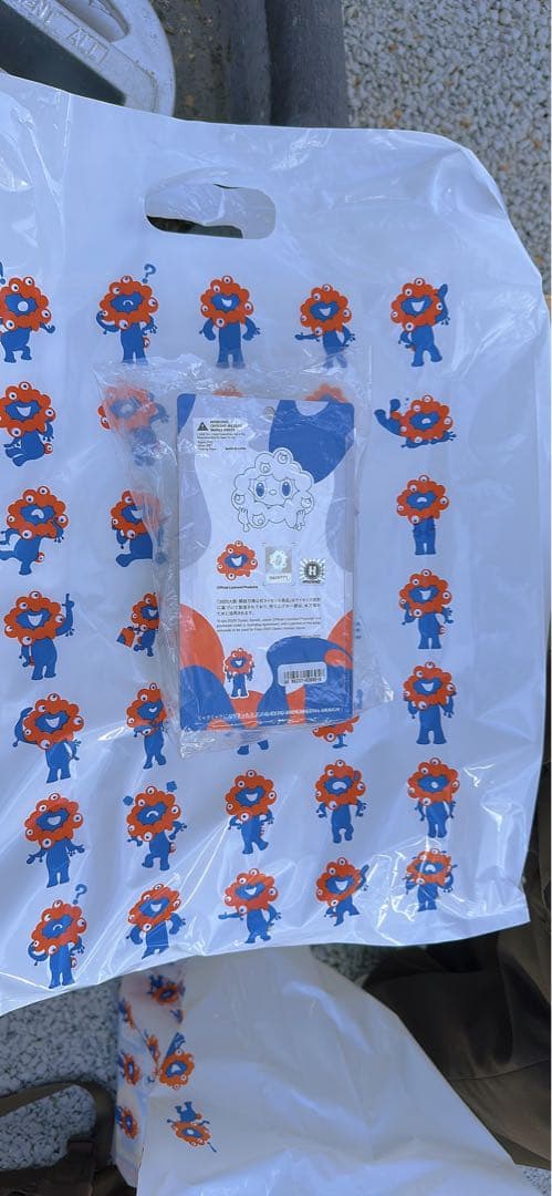 万博限定 LABUBU MYAKU-MYAKUストラップ付フィギュア