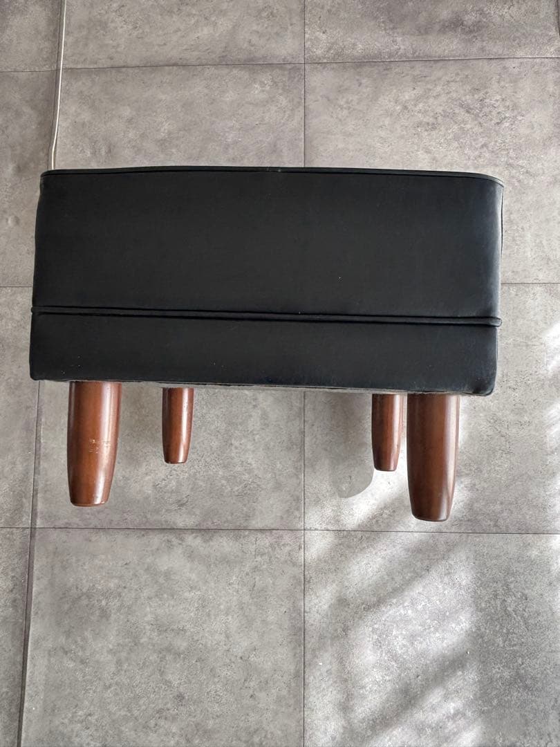 カリモク60 オットマン　ブラック　kチェア