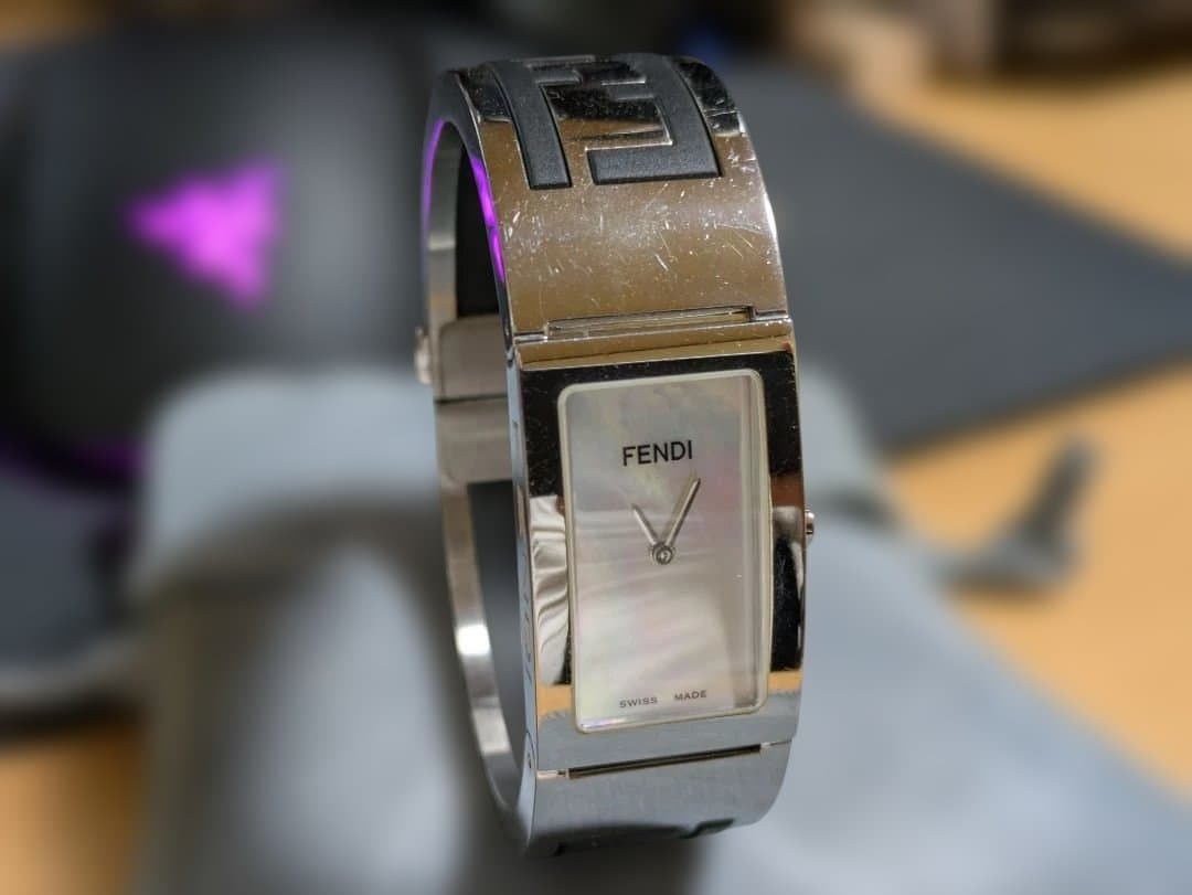 FENDI フェンディ バングルウォッチ ホワイトシェル 3250L