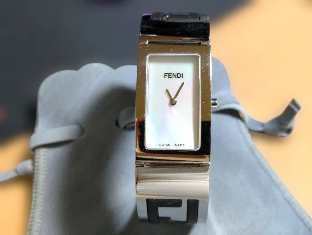 FENDI フェンディ バングルウォッチ ホワイトシェル 3250L