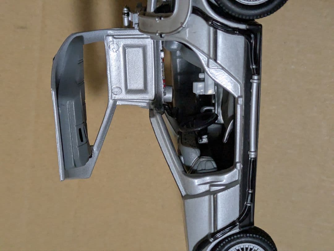 WELLY　　バックトゥザフューチャーPART2 デロリアン　1/24