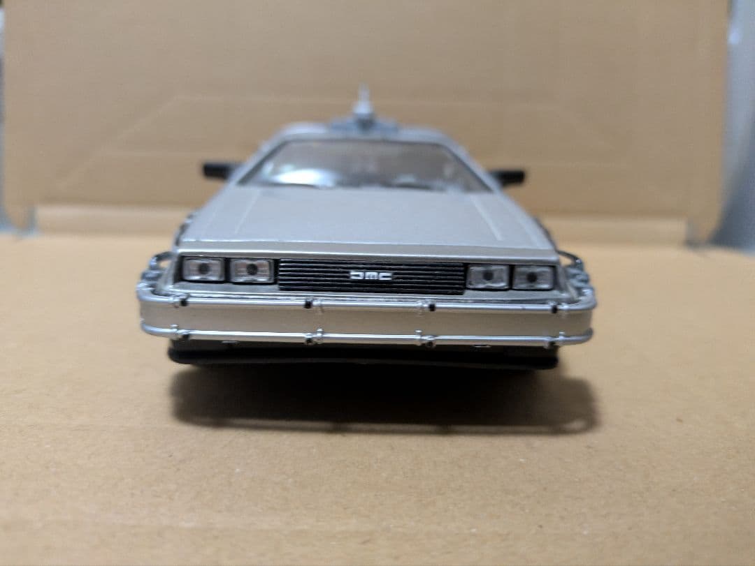 WELLY　　バックトゥザフューチャーPART2 デロリアン　1/24