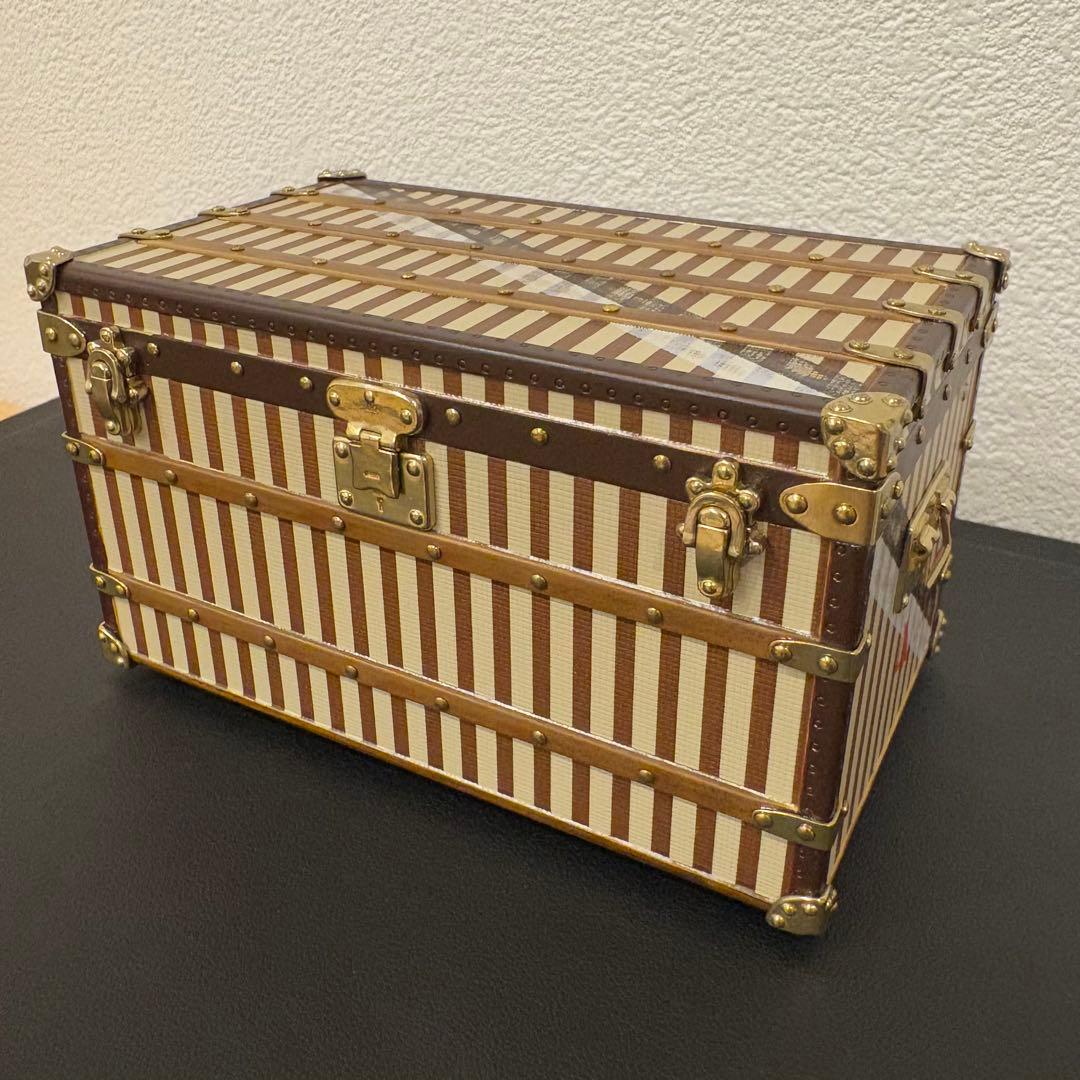 ルイ・ヴィトンノベルティ トランク非売品　　LOUISVUITTON 購入 ルイヴィトン ノベルティ ペーパーウェイト トランク型 ルイ