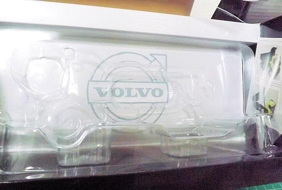 【新品】VOLVO FMX 6×4　Tipper トラック 1/50 スケール