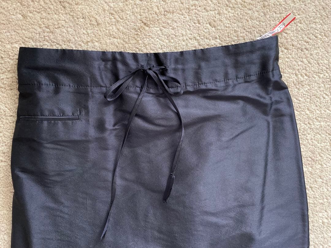 再値下/美品ドレステリアDRESSTERIORシルクストレートスカーネイビー38