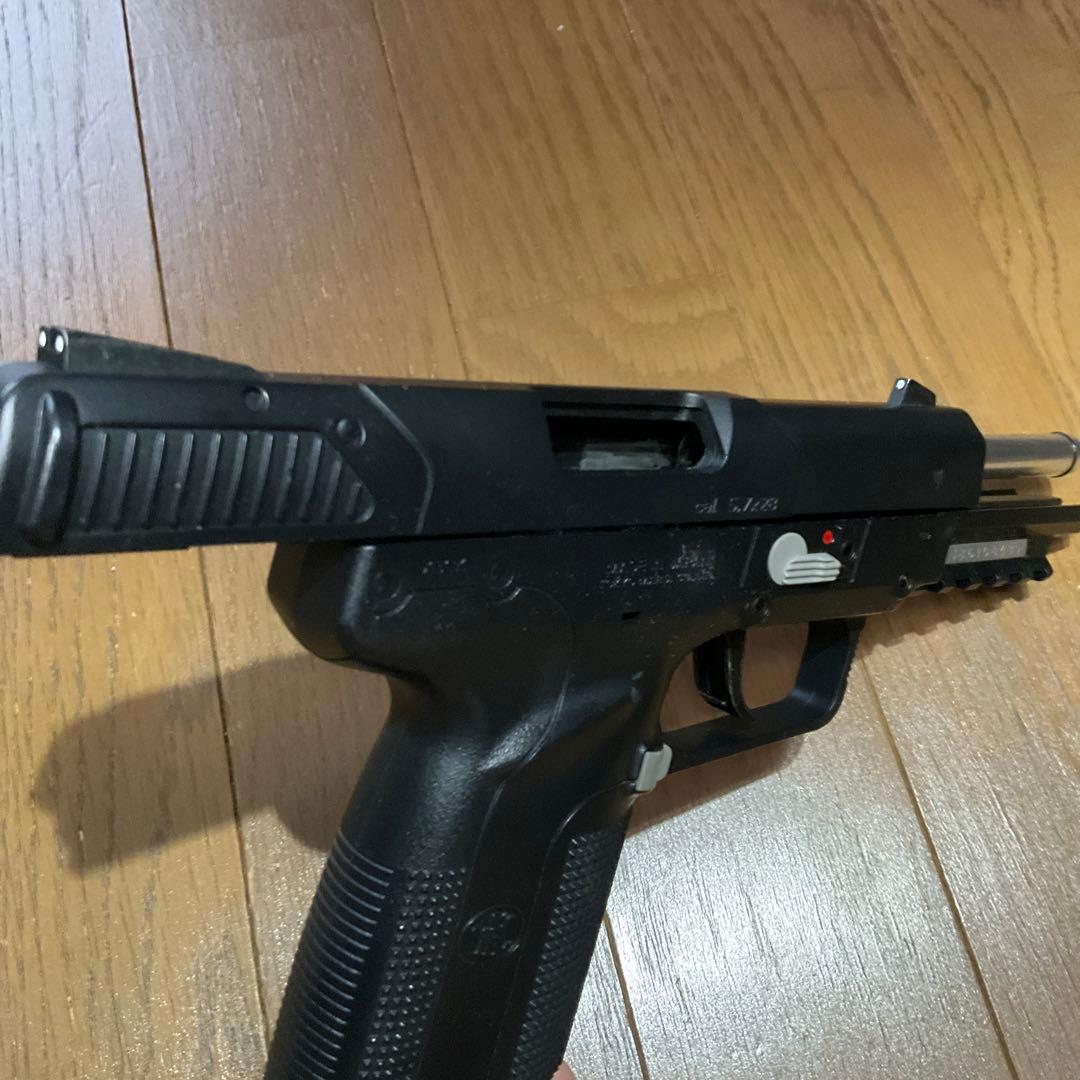 東京マルイFN Five-seveNマガジン付き　ガスガン
