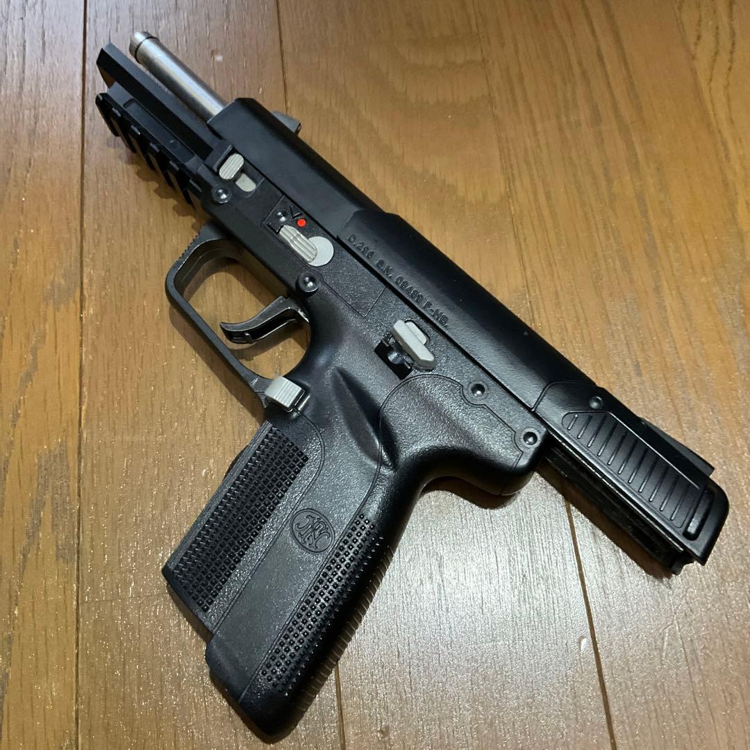 東京マルイFN Five-seveNマガジン付き　ガスガン