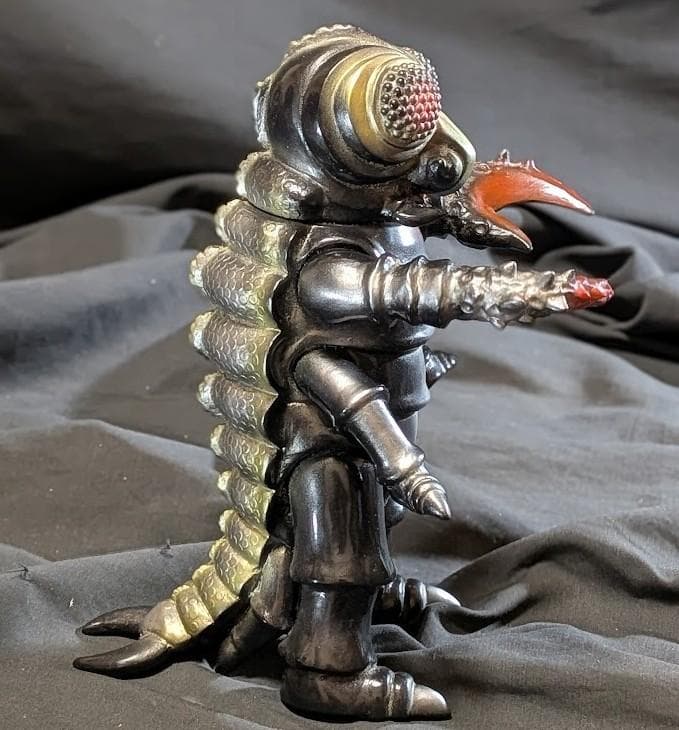 メガヌロン（トイグラフ）ソフビフィギュア