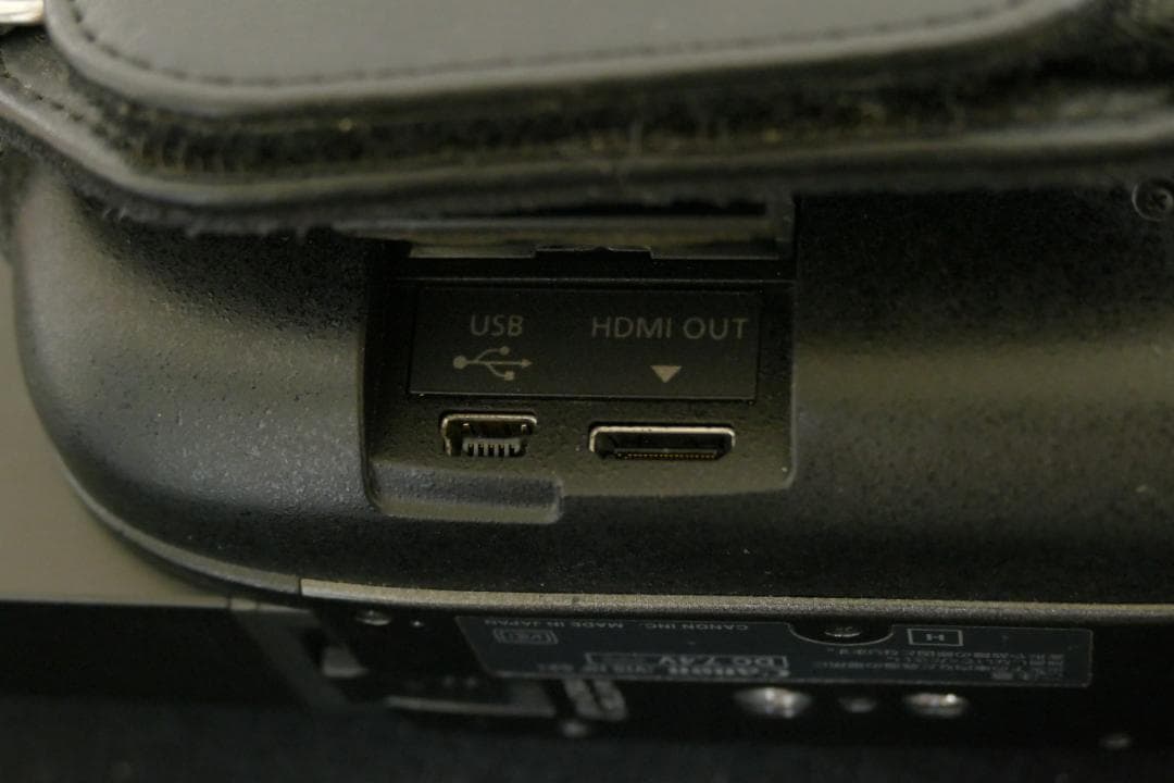 Canon フルHD対応デジタルビデオカメラ　iVIS HF S21（中古）