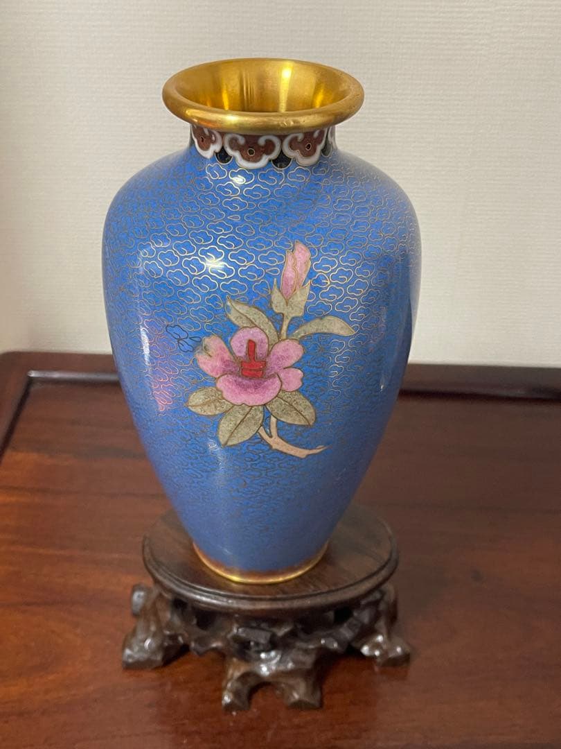 中国美術 梅蝶柄 七宝 花瓶 一对。七宝焼 壶1個台付き。一輪挿し