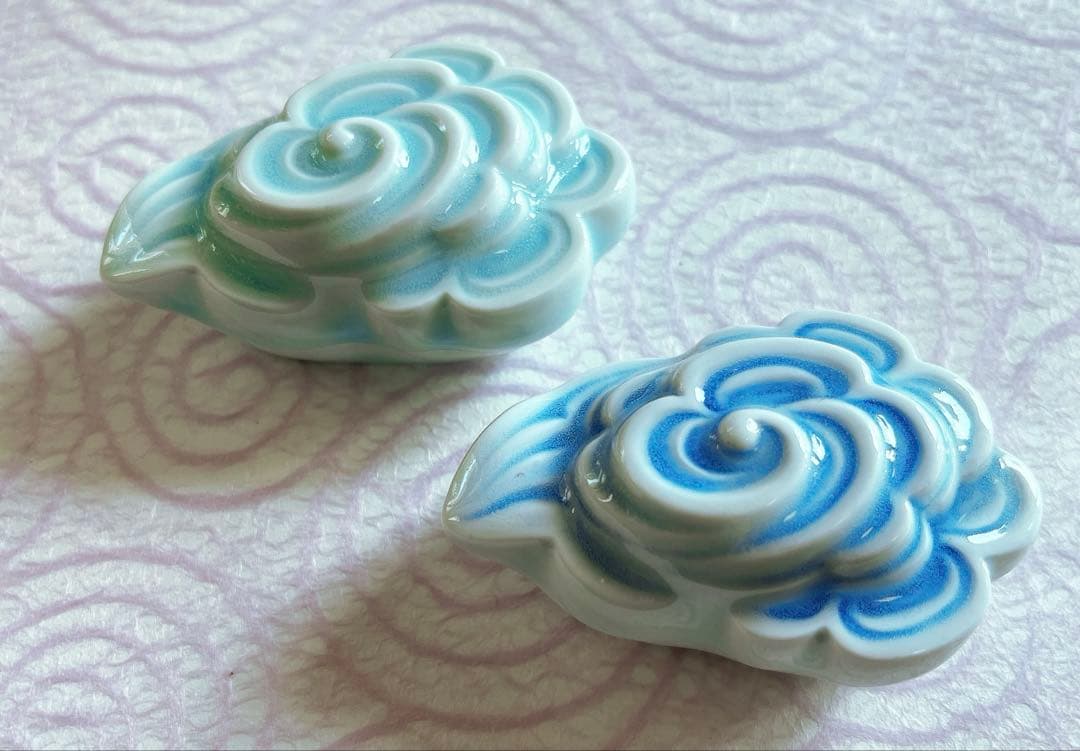 有田焼　雲流香合（青白磁）