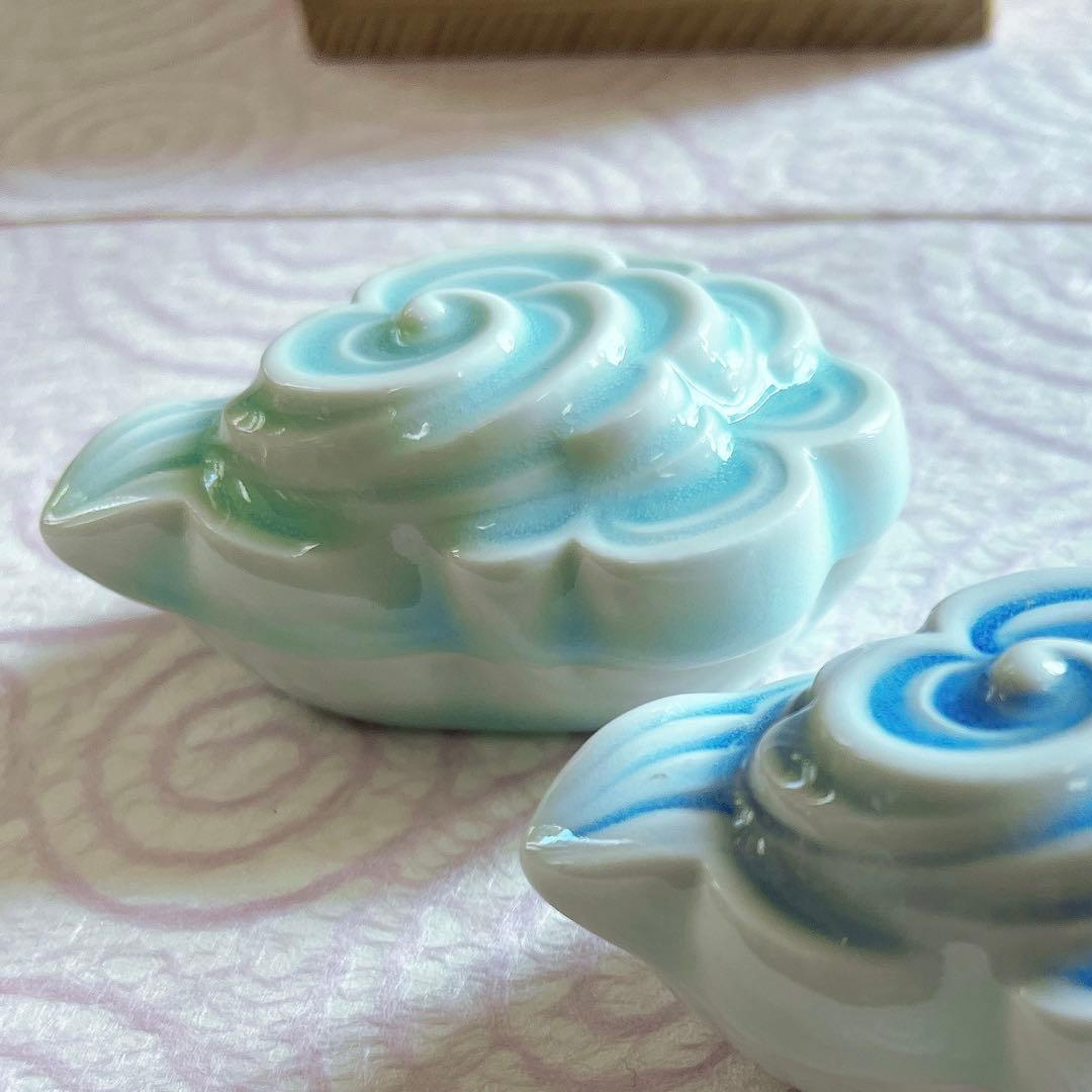 有田焼　雲流香合（青白磁）