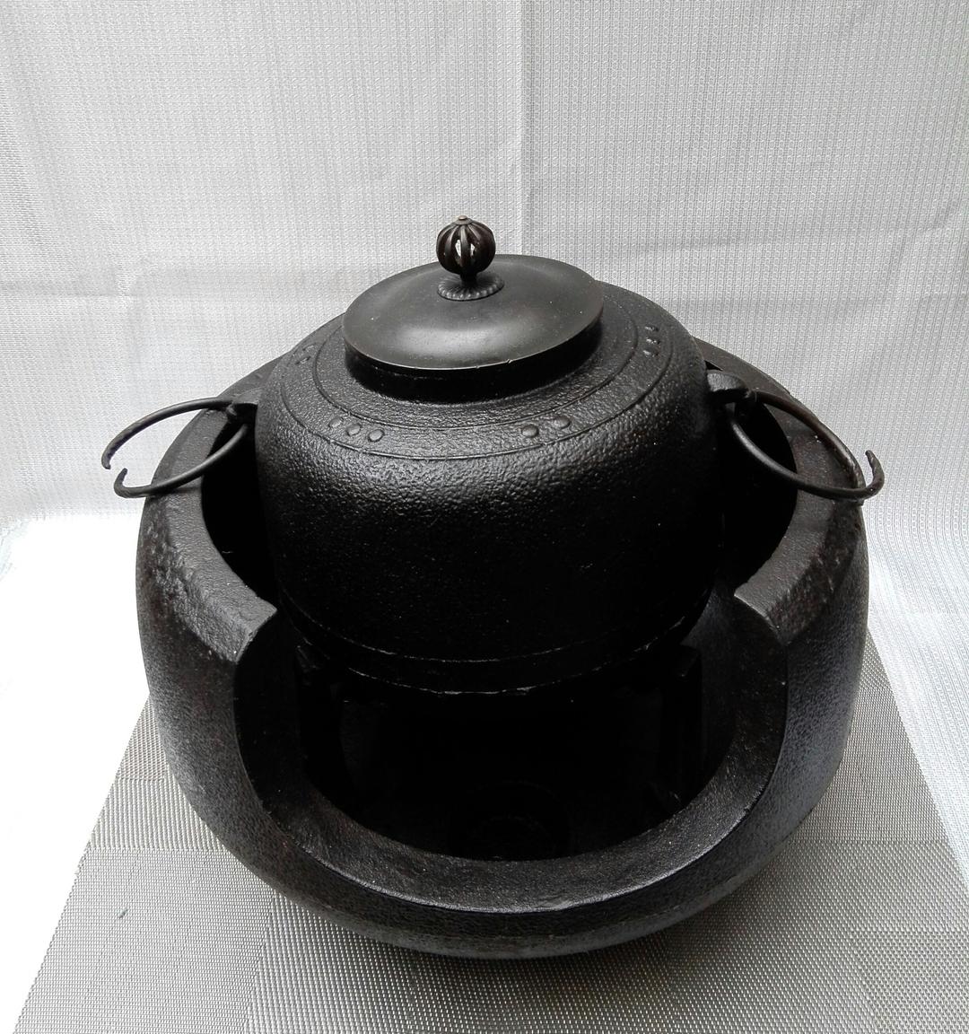 ウ215 五徳『人間国宝 高橋敬典』『虫喰五徳 鉄製 共箱』茶道具