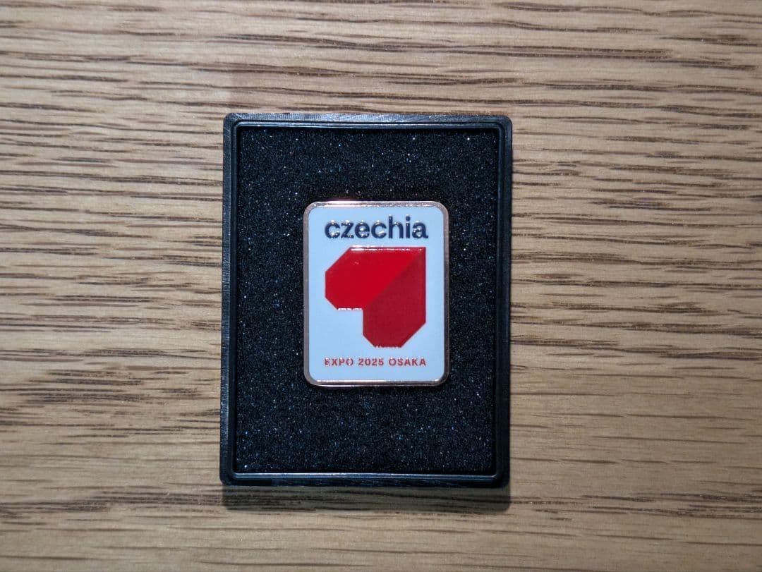 超希少】万博 EXPO チェコ 公式ピンバッジ 白色 ピンクゴールド風