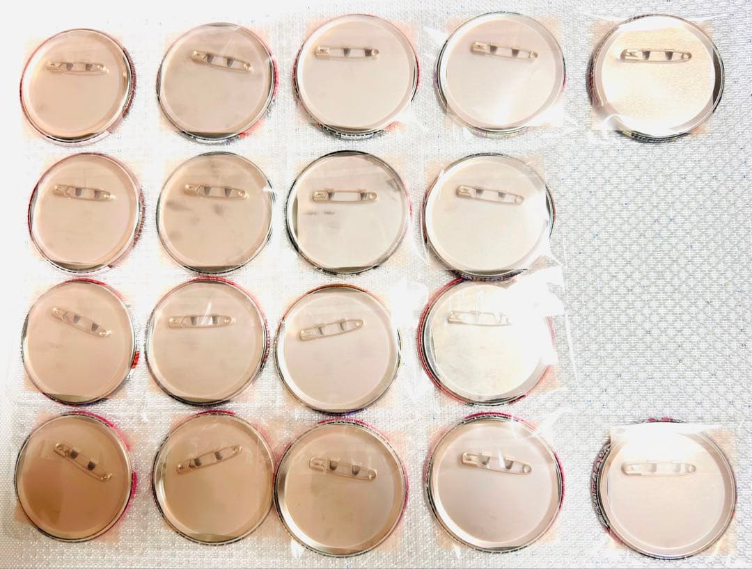 ピタドル マジフォー アトム Rejet 缶バッジ - メルカリ