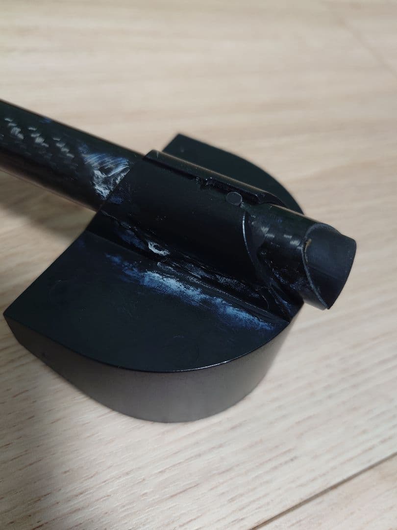 WoodWindDesign(オランダ)のバスクラリネット用カーボンスタンド