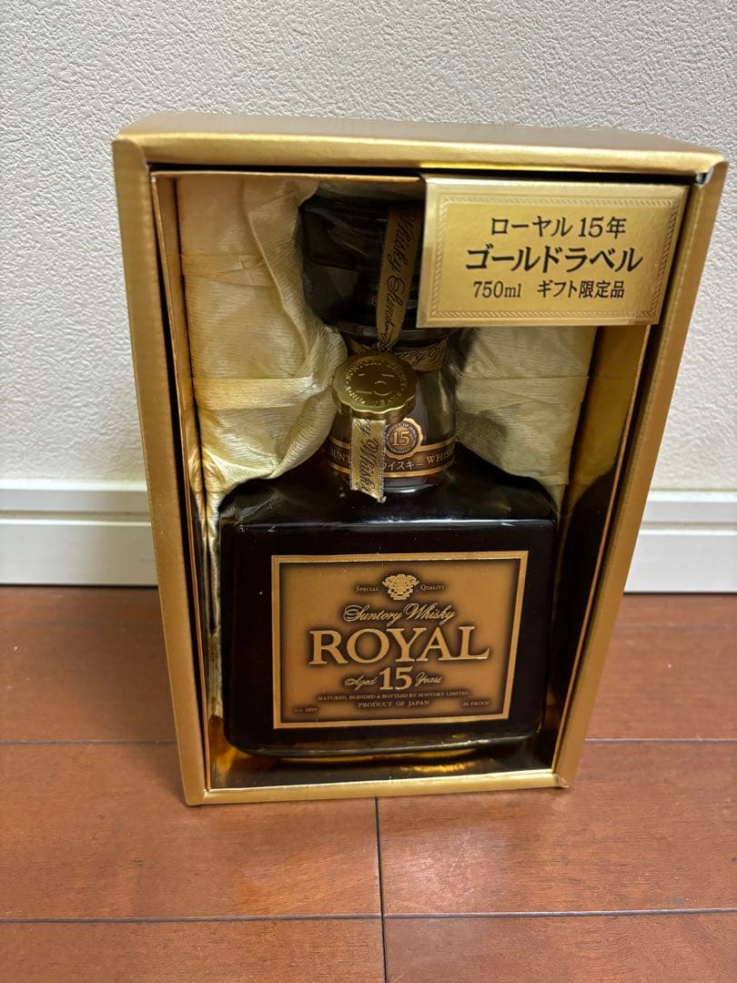 サントリーウイスキー ローヤル 15年 ゴールドラベル 750ml ギフト限定品