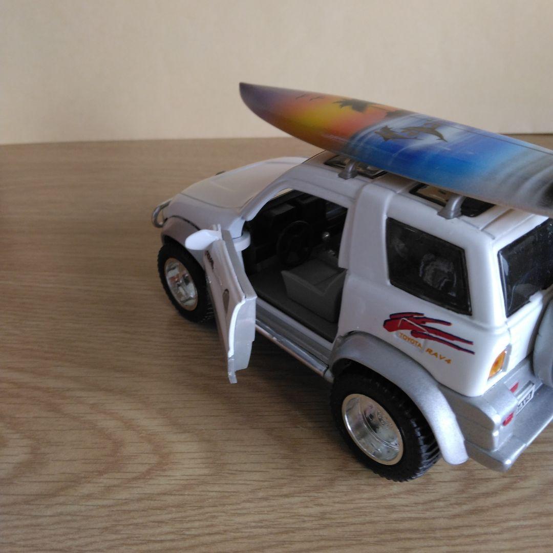 トヨタ RAV4 ホワイト ミニカー プルバックカー　　【超レア】