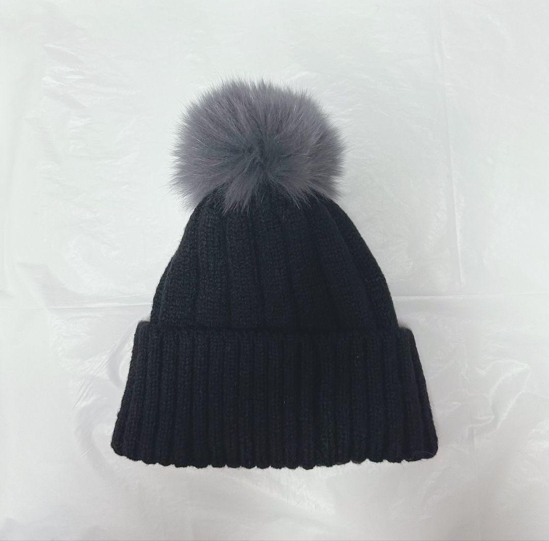 CHANEL ブラックニット帽 ボンボン付き - メルカリ