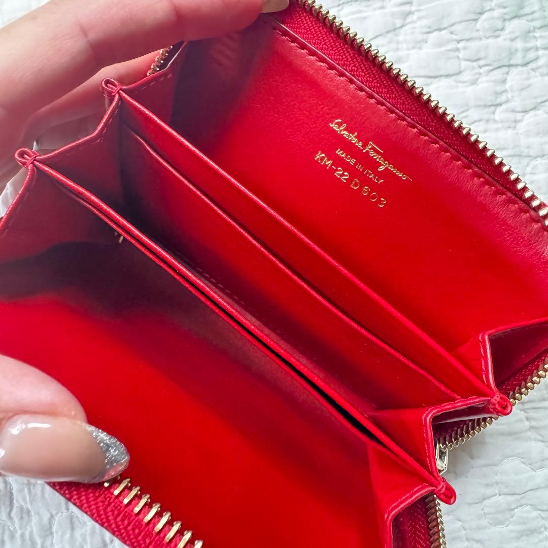 希少カラー SalvatoreFerragamo ヴァラリボン ケース