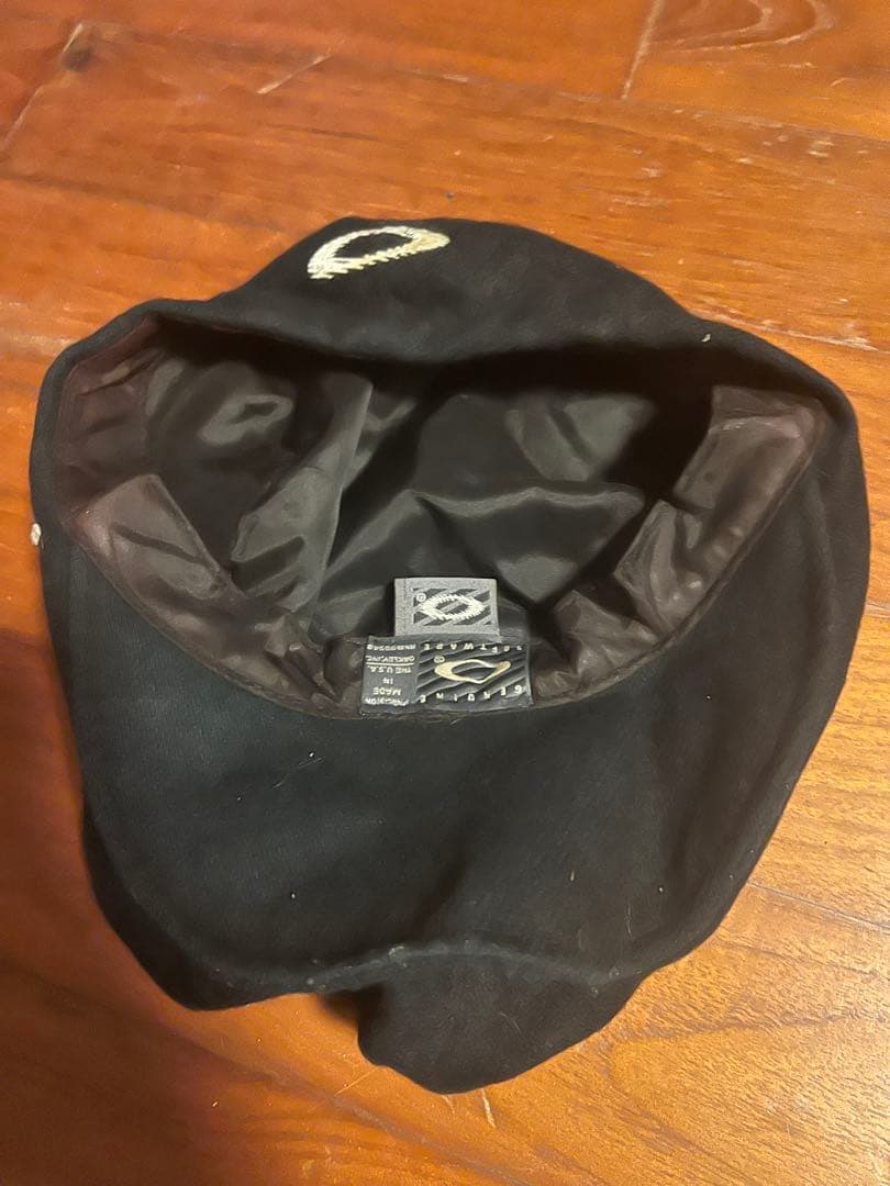 黒いウールベレー帽