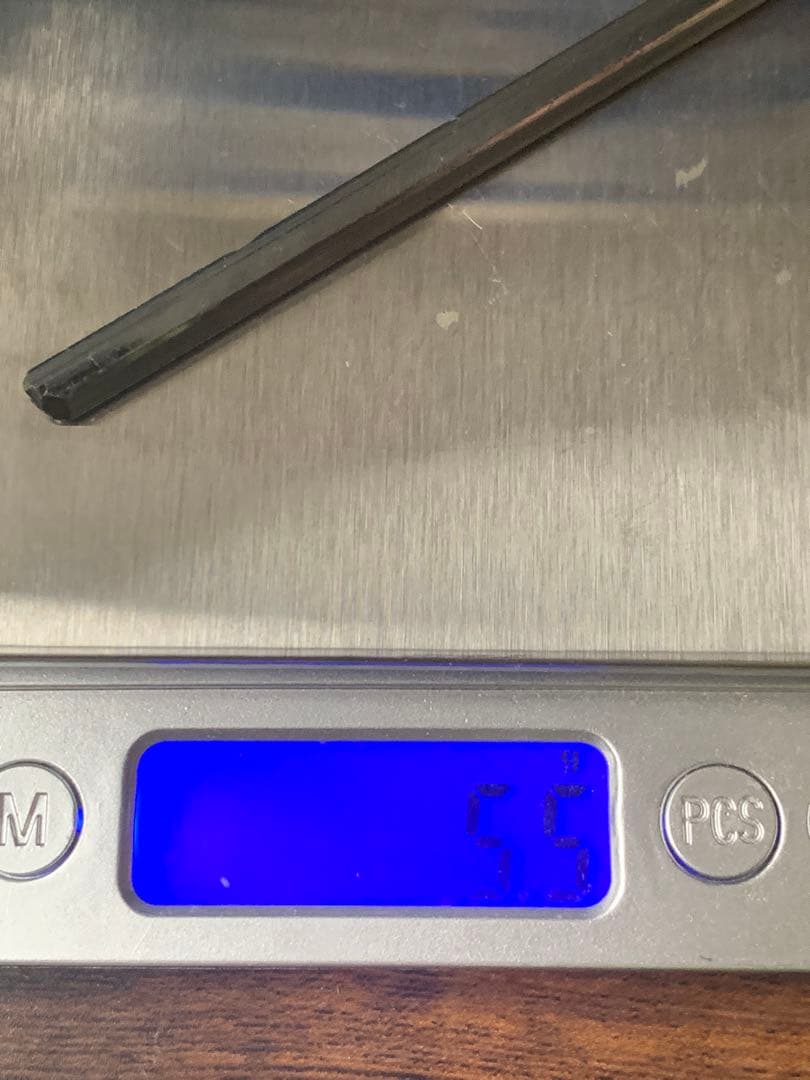 国産鉱物 愛媛県市ノ川鉱山の輝安鉱 スティブナイト 原石 鉱物標本 翡翠