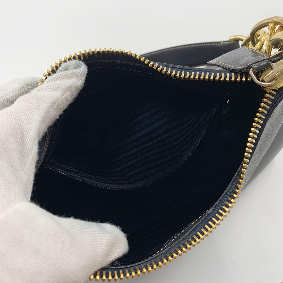 【✨美品✨】プラダ ワンショルダーバッグ ゴールドチェーン レザー ブラック